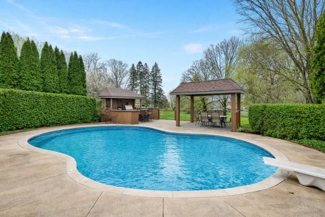 305 North Dale Avenue Mchenry IL 60050