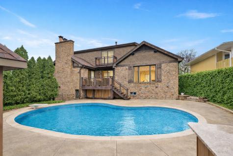 305 North Dale Avenue Mchenry IL 60050