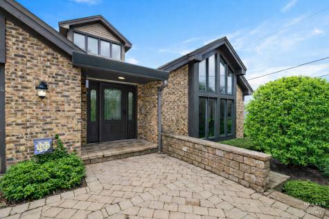 305 North Dale Avenue Mchenry IL 60050