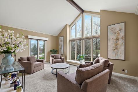 305 North Dale Avenue Mchenry IL 60050