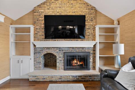 305 North Dale Avenue Mchenry IL 60050
