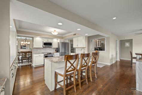 305 North Dale Avenue Mchenry IL 60050
