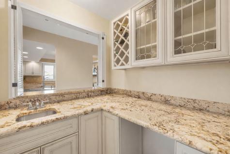 305 North Dale Avenue Mchenry IL 60050