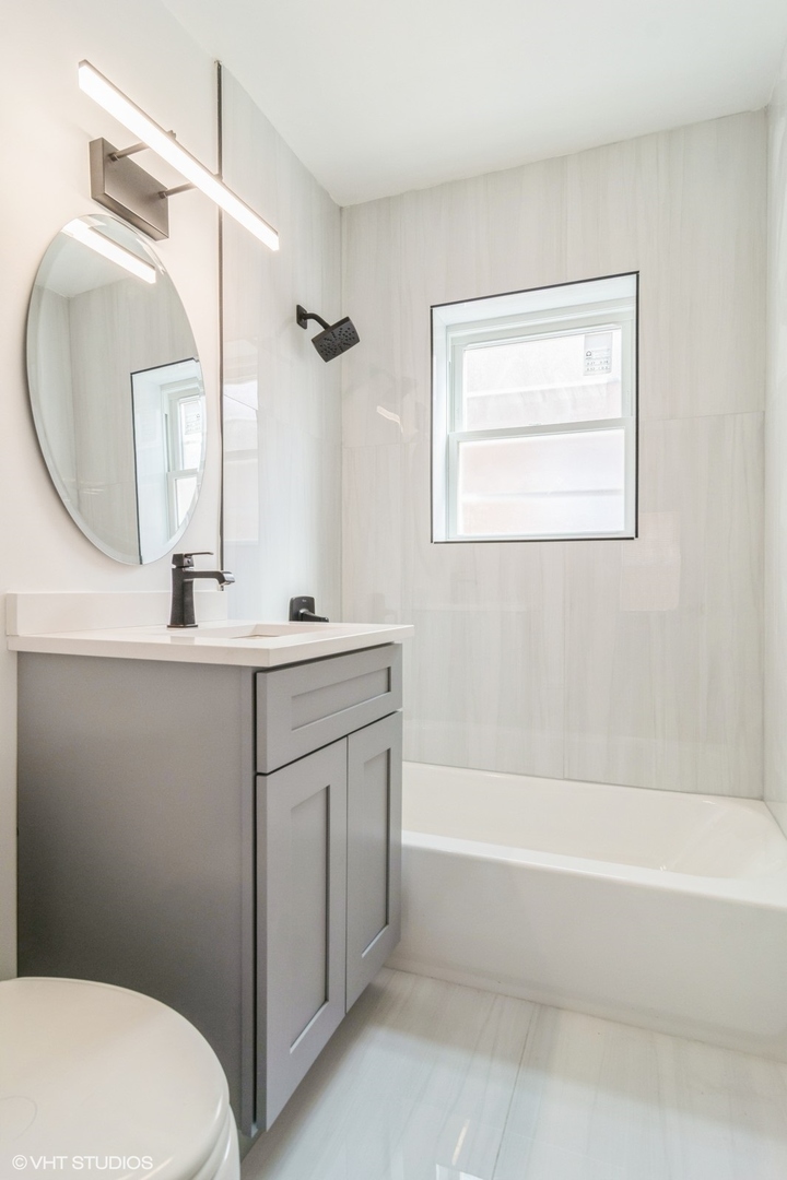 5809 North Rogers Avenue Chicago IL 60646