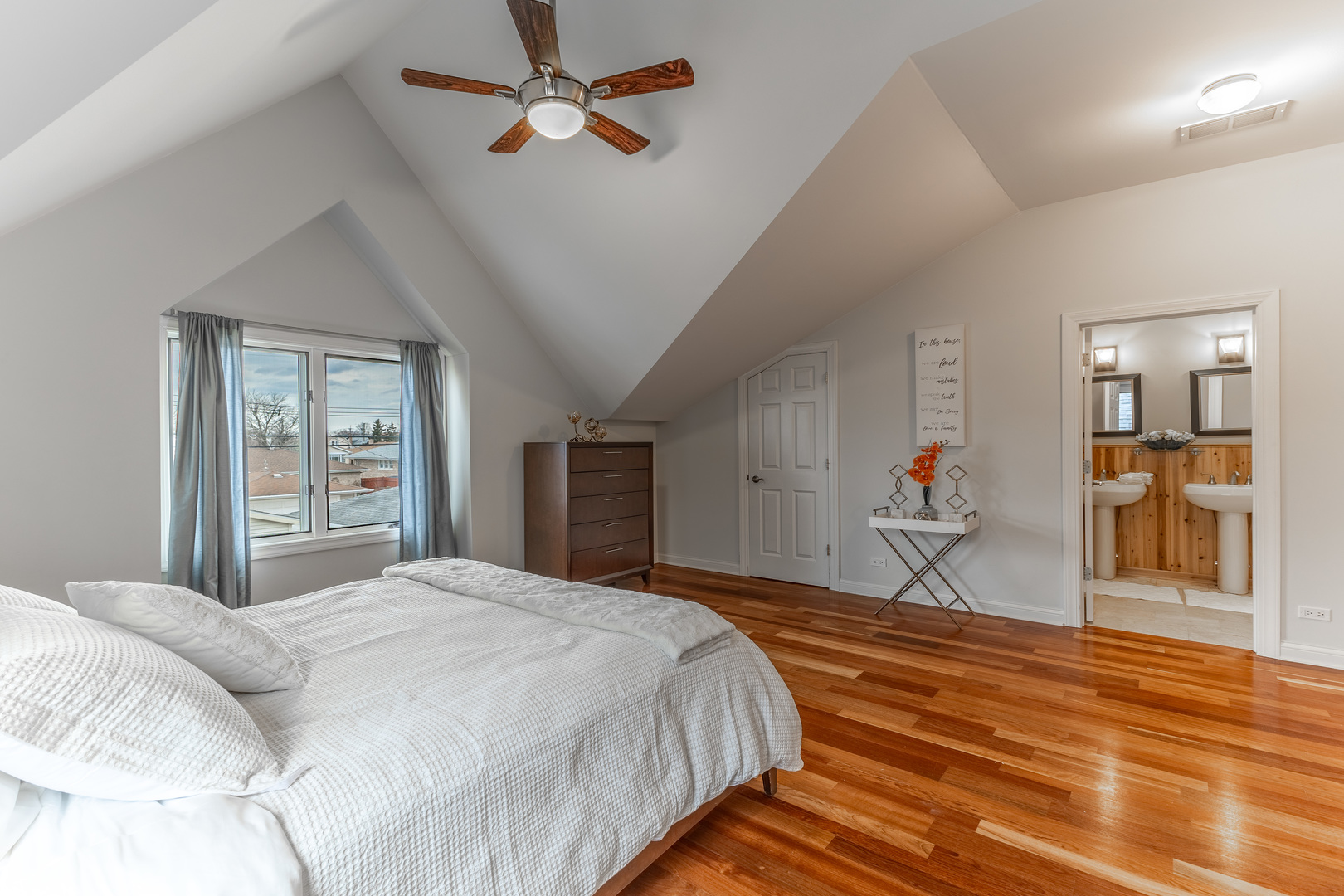 6352 West Giddings Street Chicago IL 60630