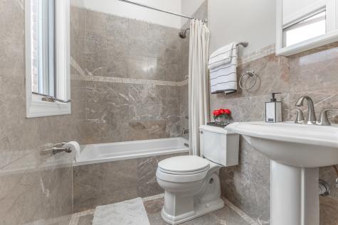 6352 West Giddings Street Chicago IL 60630