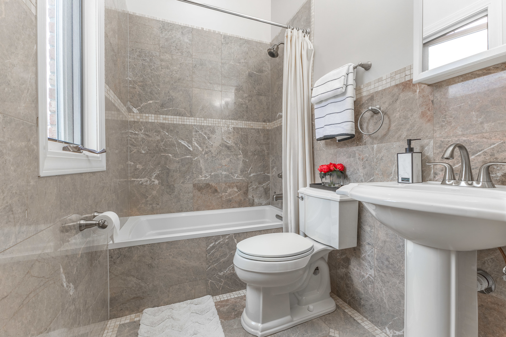 6352 West Giddings Street Chicago IL 60630