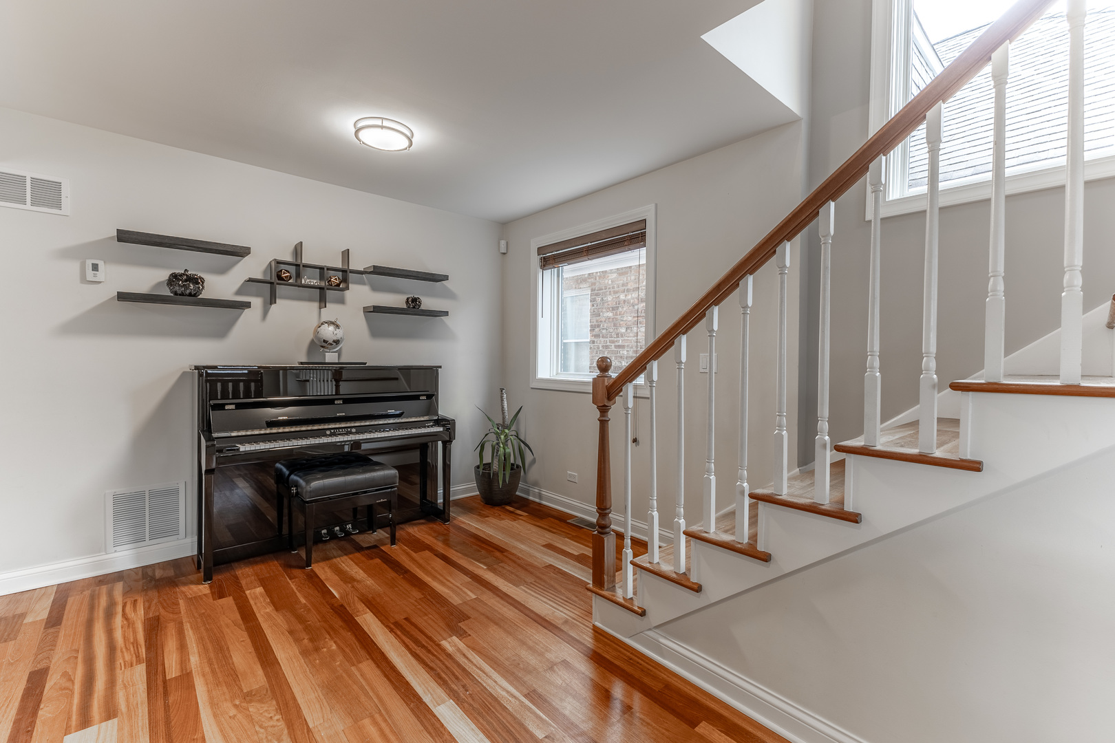 6352 West Giddings Street Chicago IL 60630