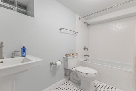 6352 West Giddings Street Chicago IL 60630