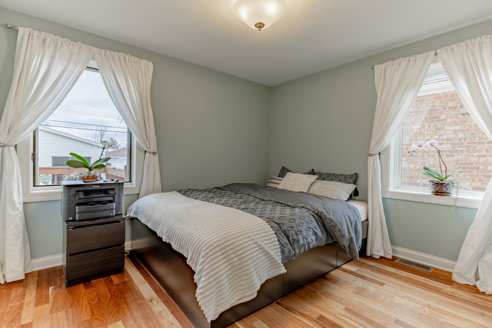 6352 West Giddings Street Chicago IL 60630