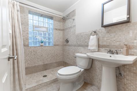 6352 West Giddings Street Chicago IL 60630