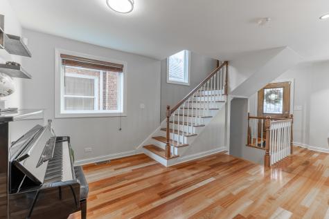 6352 West Giddings Street Chicago IL 60630