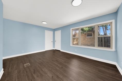 8053 South Kenton Avenue Chicago IL 60652
