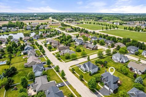 2423 Dustin Drive Sycamore IL 60178