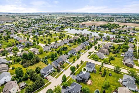 2423 Dustin Drive Sycamore IL 60178