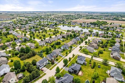 2423 Dustin Drive Sycamore IL 60178
