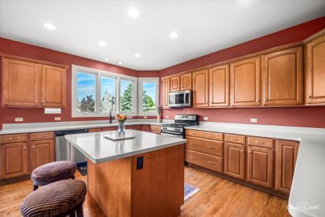 2423 Dustin Drive Sycamore IL 60178