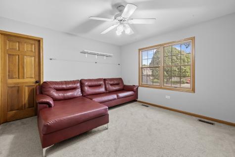 938 Stonehaven Court Elgin IL 60124