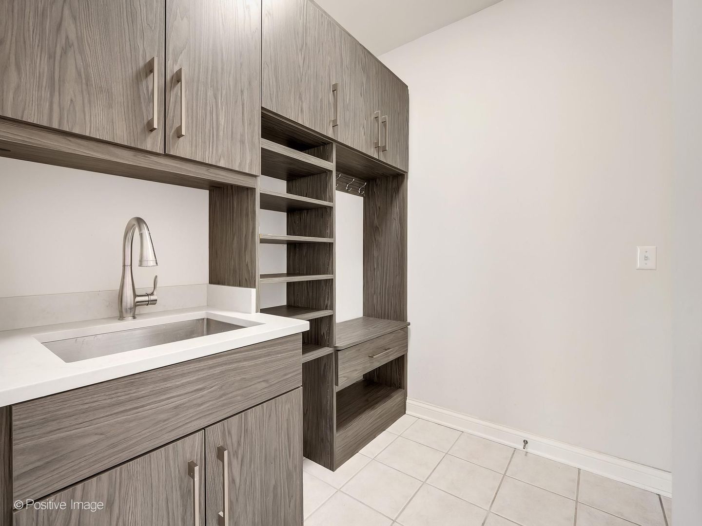 832 Bemis Road Glen Ellyn IL 60137