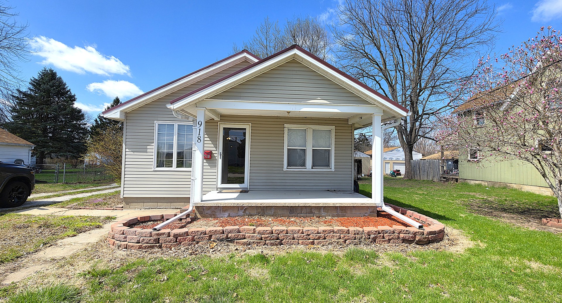 918 North Farnham Street Galesburg IL 61401