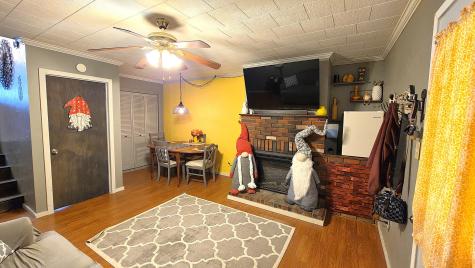 918 North Farnham Street Galesburg IL 61401
