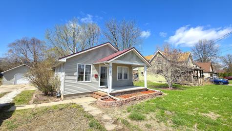 918 North Farnham Street Galesburg IL 61401