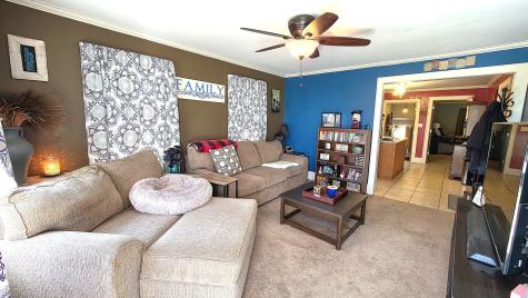 918 North Farnham Street Galesburg IL 61401