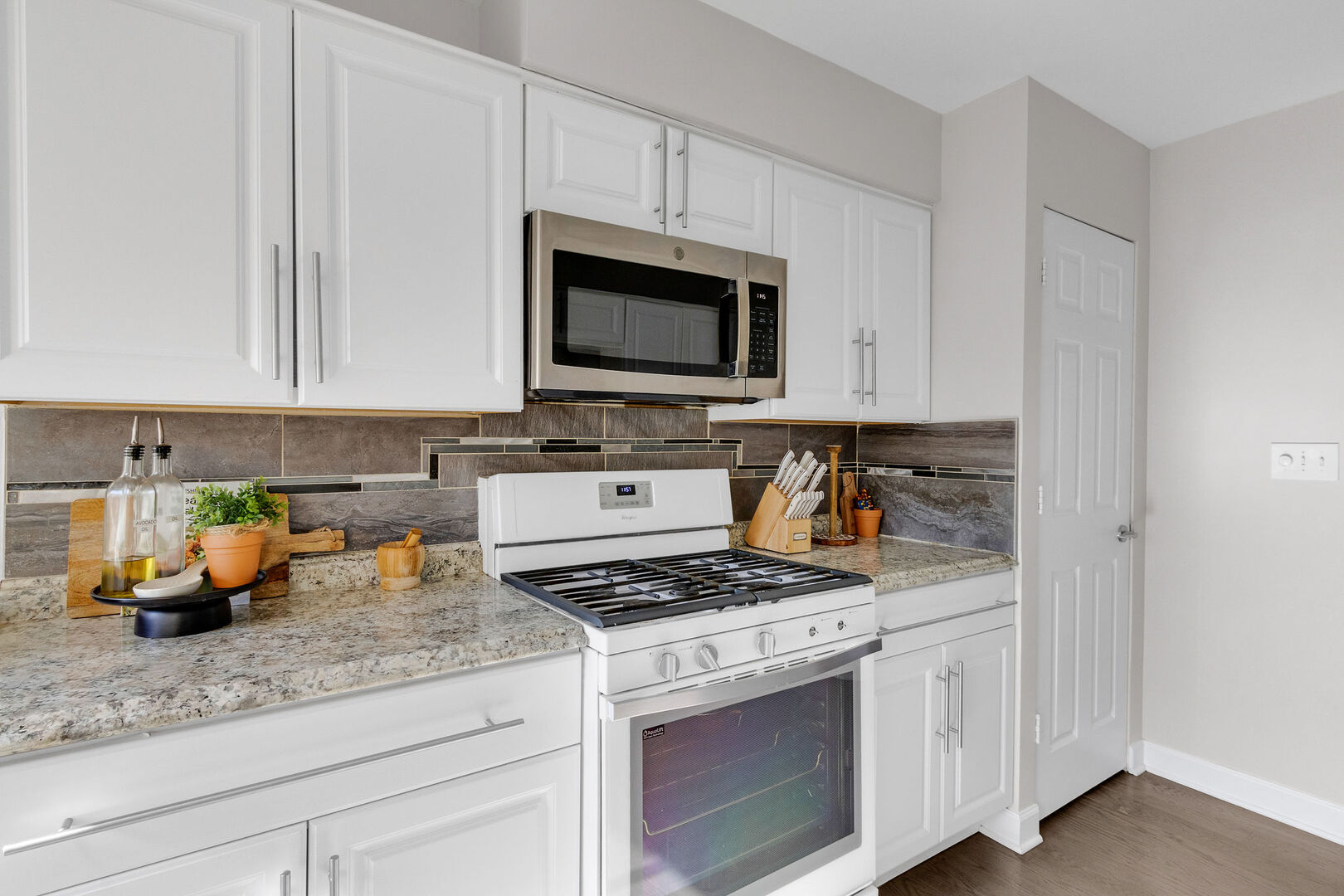 437 Eagle View Drive Carol Stream IL 60188