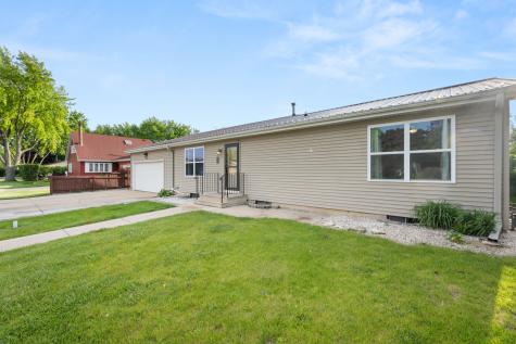 1605 Longwood Drive Sycamore IL 60178