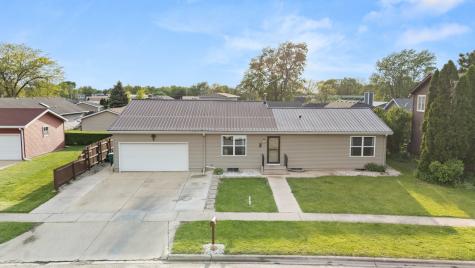 1605 Longwood Drive Sycamore IL 60178