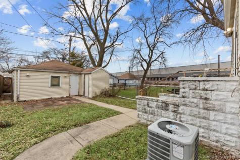 46 Englewood Avenue Bellwood IL 60104