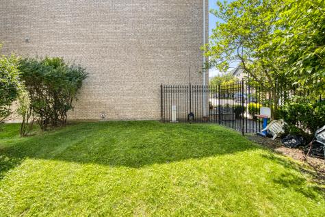 8146 South Prairie Park Place Chicago IL 60619
