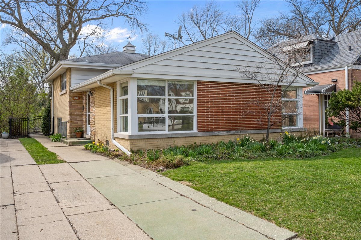 7012 North Kenton Avenue Lincolnwood IL 60712