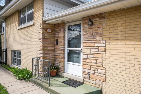 7012 North Kenton Avenue Lincolnwood IL 60712