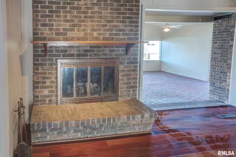333 North Lakeview Drive Salem IL 62881