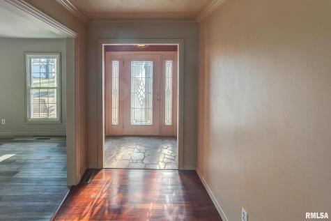 333 North Lakeview Drive Salem IL 62881