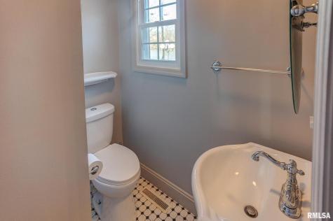 333 North Lakeview Drive Salem IL 62881