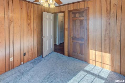 333 North Lakeview Drive Salem IL 62881