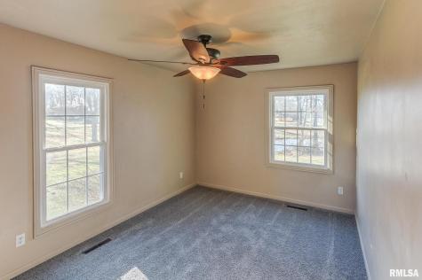 333 North Lakeview Drive Salem IL 62881
