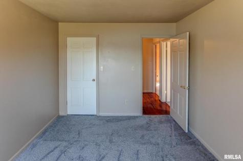 333 North Lakeview Drive Salem IL 62881