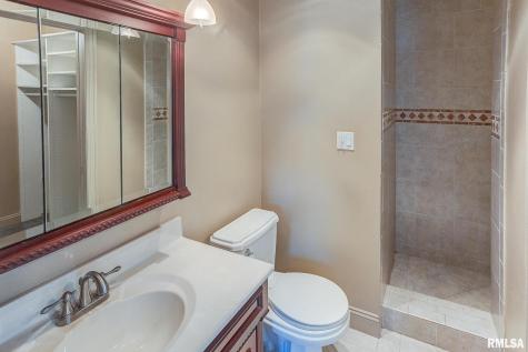 333 North Lakeview Drive Salem IL 62881