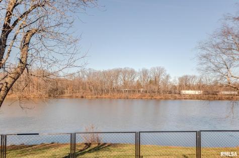 333 North Lakeview Drive Salem IL 62881