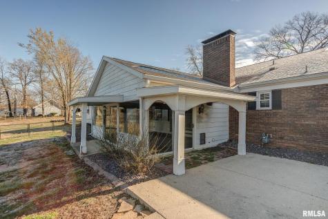 333 North Lakeview Drive Salem IL 62881