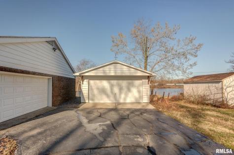 333 North Lakeview Drive Salem IL 62881