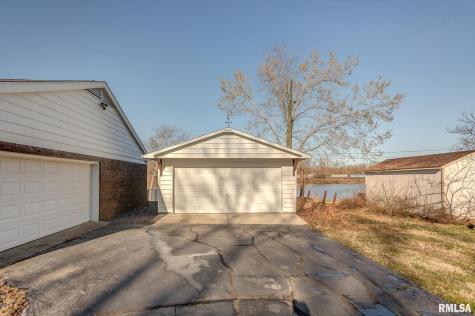 333 North Lakeview Drive Salem IL 62881