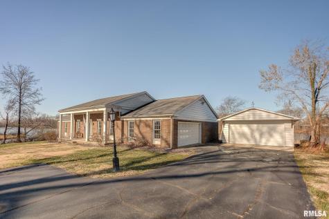 333 North Lakeview Drive Salem IL 62881