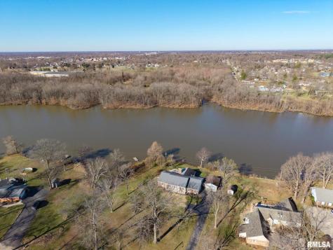 333 North Lakeview Drive Salem IL 62881