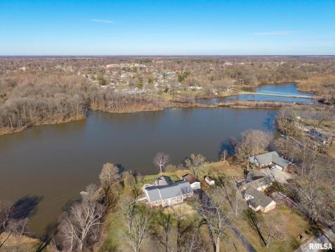 333 North Lakeview Drive Salem IL 62881
