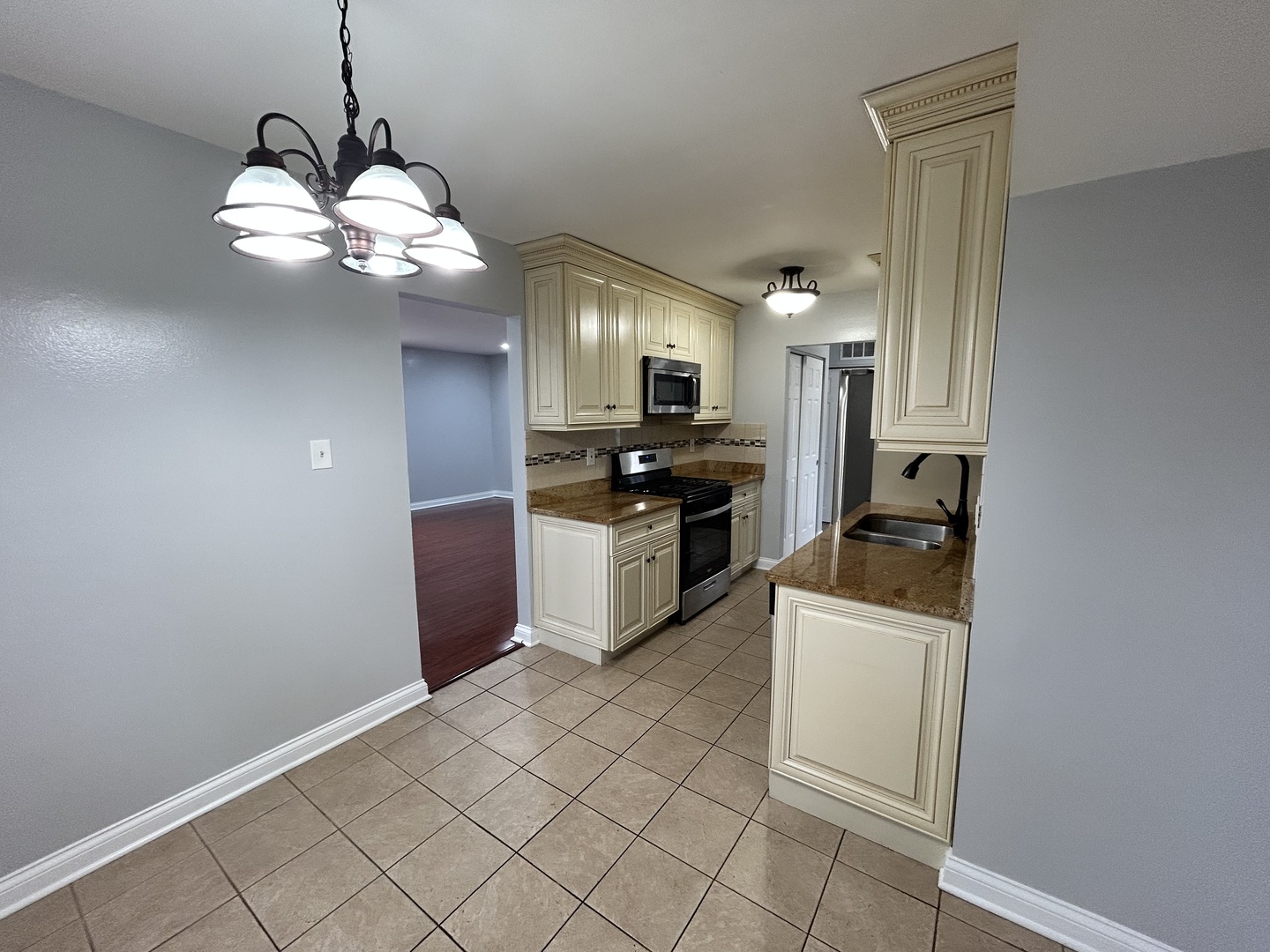 124 Seabury Road Bolingbrook IL 60440