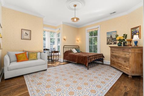 201 Scottswood Road Riverside IL 60546